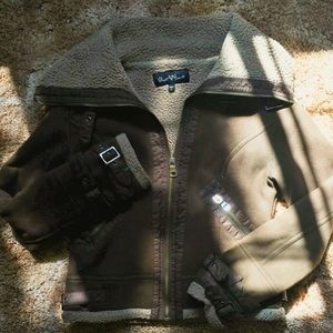 faux fur olive green buckle jacket 💕🤙